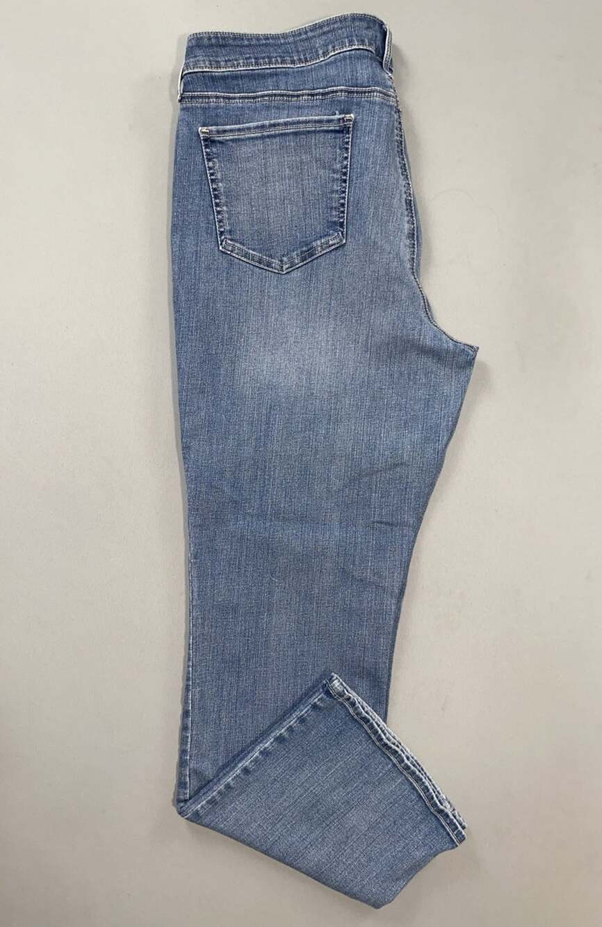NYDJ Lift/Tuck Marilyn Straight 5-Pocket Stretch Jeans. Women's 16 Short, GUC!